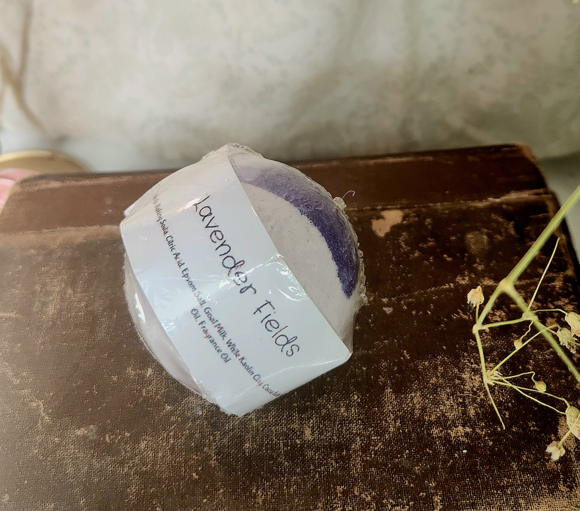 Lavender goat milk bathbomb.